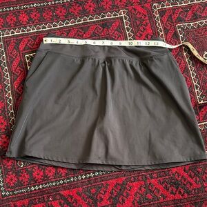 Tommy Bahama Black Golf/Tennis Skort size small like new condition